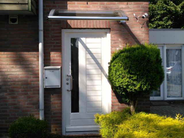Maak de voorkant van je huis mooier met een deurluifel